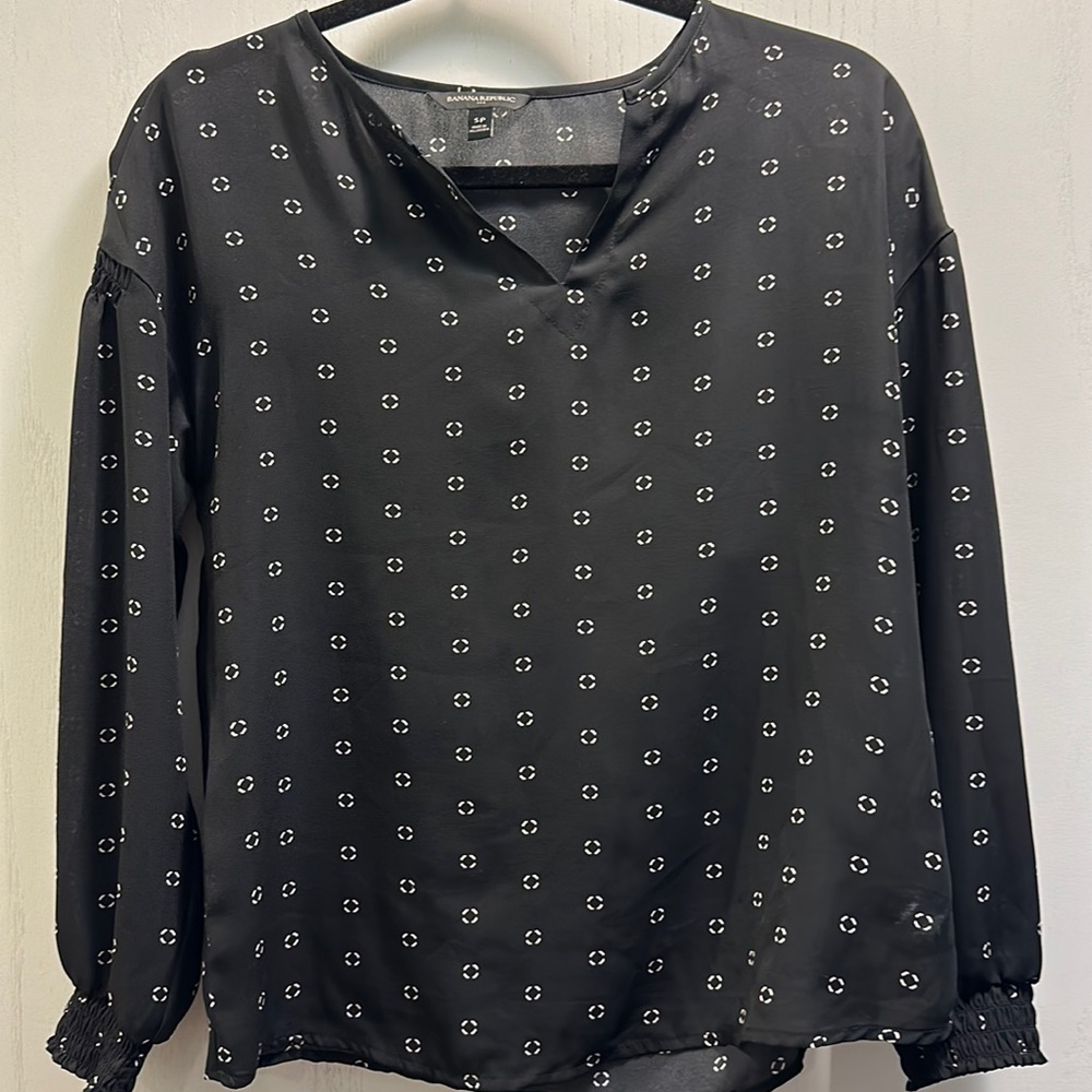BANANA REPUBLIC Black & White Long Sleeve Blouse V neck size Sm petite